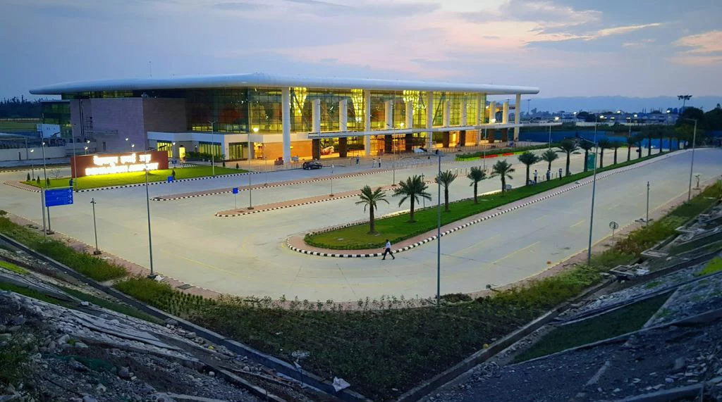 Dehradun airport to Rishikesh Taxi Service | Anmol Yatra holidays Pvt Ltd taxi and tour services in Uttarakhand